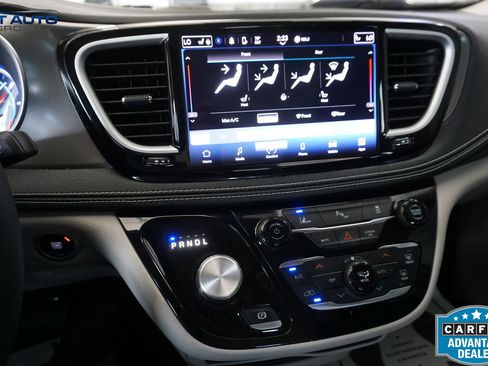 Used 2023 Chrysler Pacifica Touring-L FWD image 32