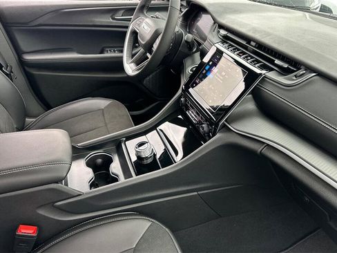 New 2025 Jeep Grand Cherokee Altitude image 16