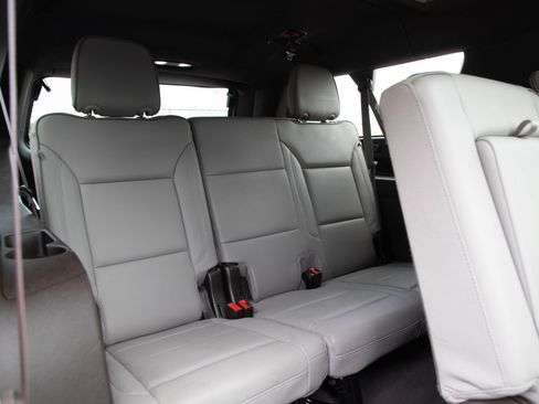 Used 2023 GMC Yukon XL SLT w/ SLT Premium Package AWD/4WD image 15