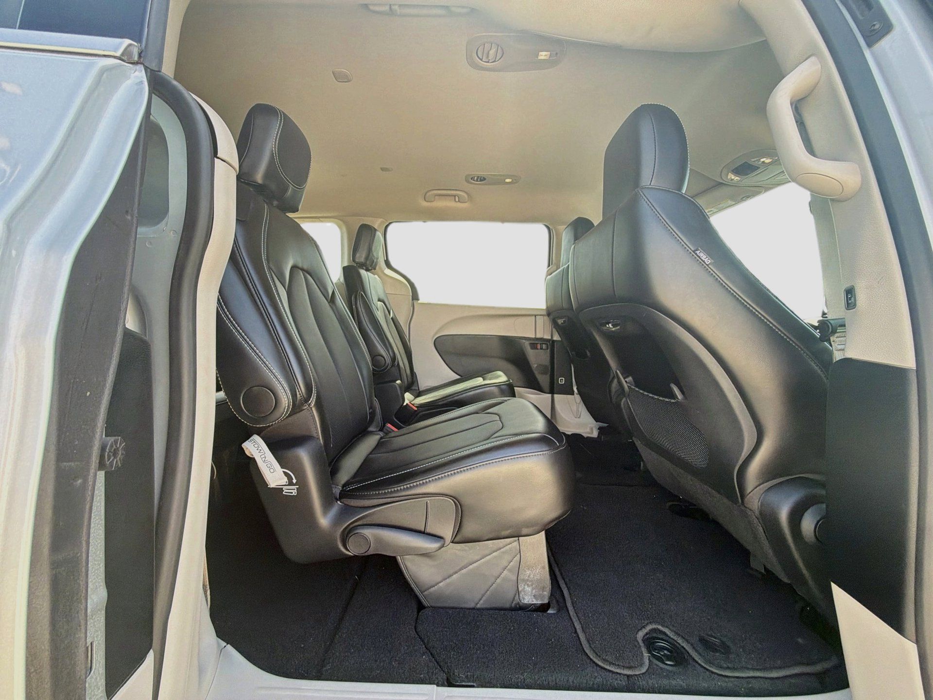 Used 2024 Chrysler Pacifica Touring-L FWD image 28