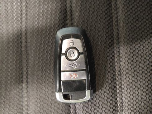 Used 2020 Ford Fusion SE image 32