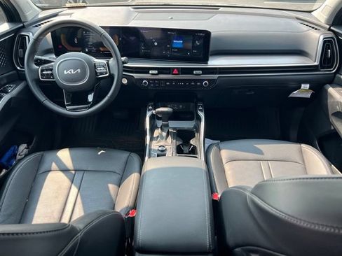 Certified 2025 Kia Sorento S AWD/4WD image 10