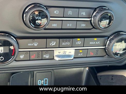 New 2025 Ford Bronco Badlands image 19