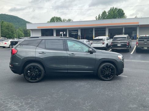 Used 2021 GMC Terrain SLE w/ Driver Convenience Package FWD image 4
