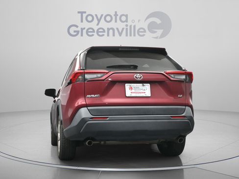 Used 2021 Toyota RAV4 LE image 10