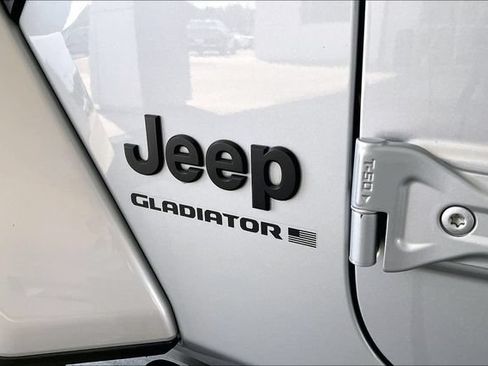 Used 2023 Jeep Gladiator Sport AWD/4WD image 22
