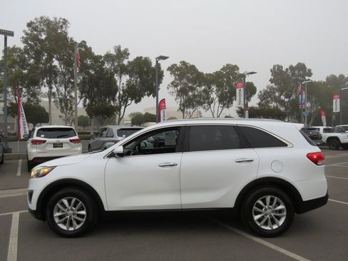 Used 2017 Kia Sorento LX w/ LX Convenience Package image 7