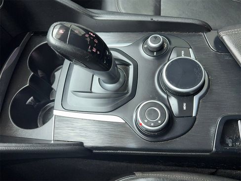 Used 2019 Alfa Romeo Giulia image 28