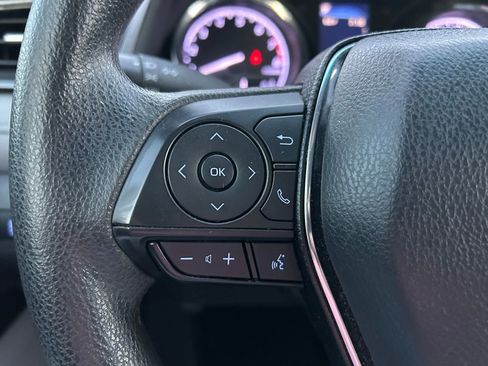 Used 2020 Toyota Camry LE image 20