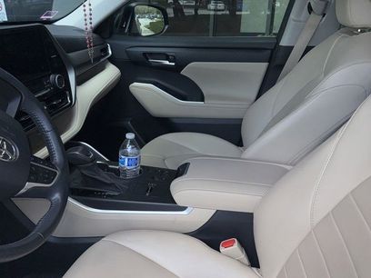 Used 2023 Toyota Highlander XLE