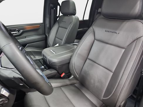 Used 2026 GMC Yukon XL Denali w/ Sun & Power Step Package AWD/4WD image 17