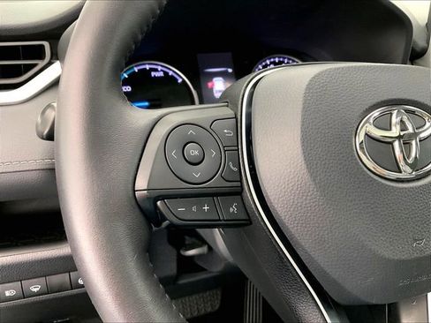 Used 2022 Toyota RAV4 XLE w/ Convenience Package image 18