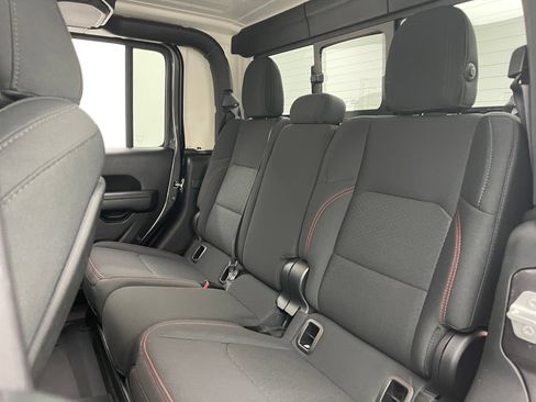 Used 2021 Jeep Gladiator Rubicon AWD/4WD image 38