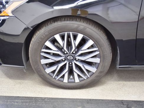 Used 2025 Nissan Altima 2.5 SV image 35