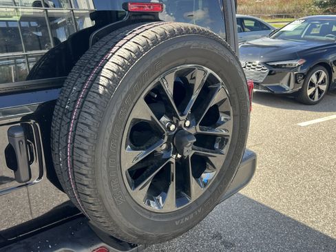 Used 2023 Jeep Wrangler Sahara image 25