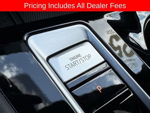 Used 2025 Volkswagen Atlas Cross Sport SEL R-Line AWD/4WD image 18