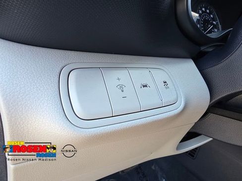 Used 2020 Hyundai Venue FWD image 12