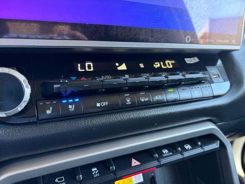 Used 2022 Toyota Tundra Limited image 13