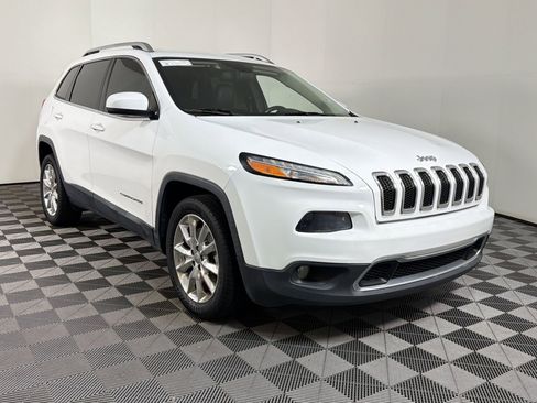 Used 2017 Jeep Cherokee Limited image 18