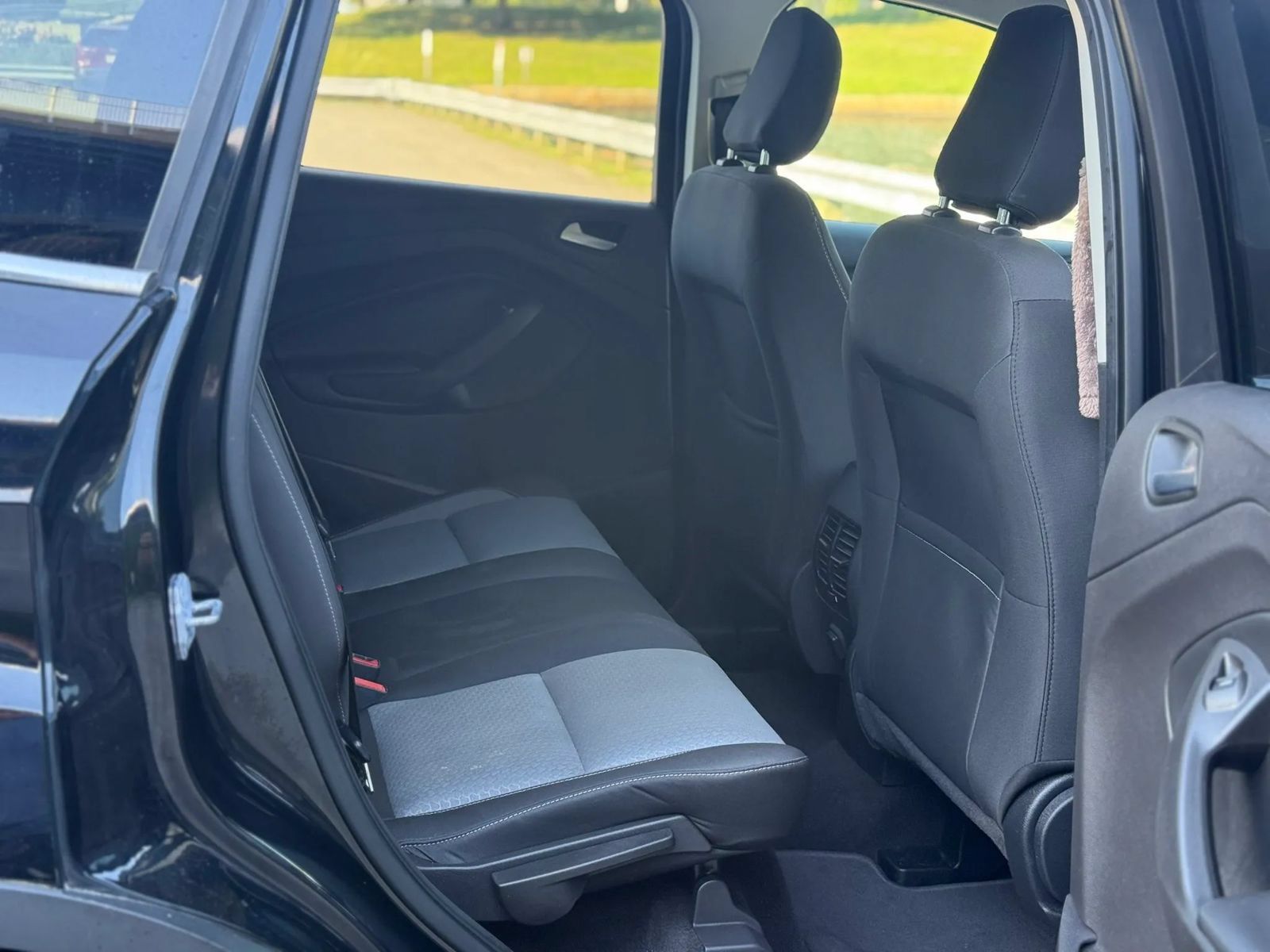Used 2018 Ford Escape SE w/ SE Sync 3 Package AWD/4WD image 12