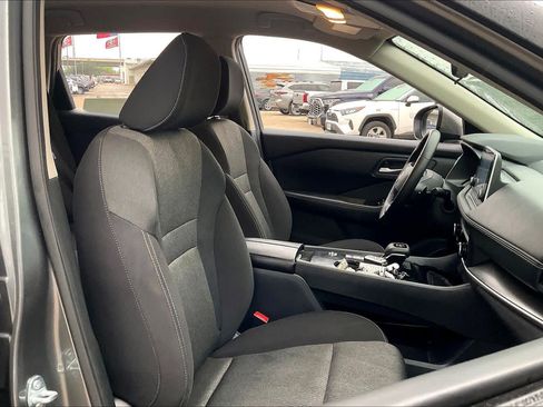 Used 2025 Nissan Rogue SV FWD image 9