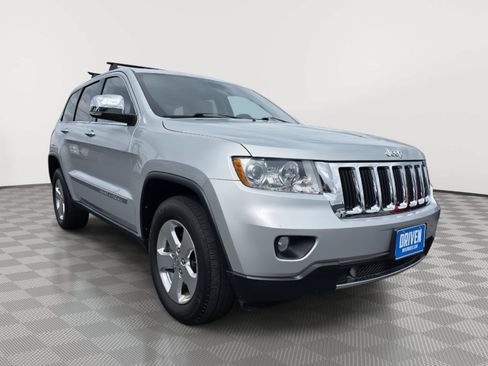 Used 2013 Jeep Grand Cherokee Limited w/ Trailer Tow Group AWD/4WD image 3