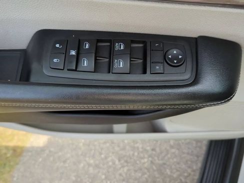 Used 2023 Chrysler Voyager LX FWD image 13