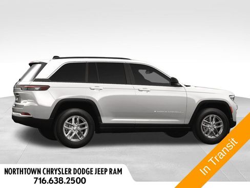 Certified 2025 Jeep Grand Cherokee Laredo X w/ Luxury Tech Group I AWD/4WD image 7