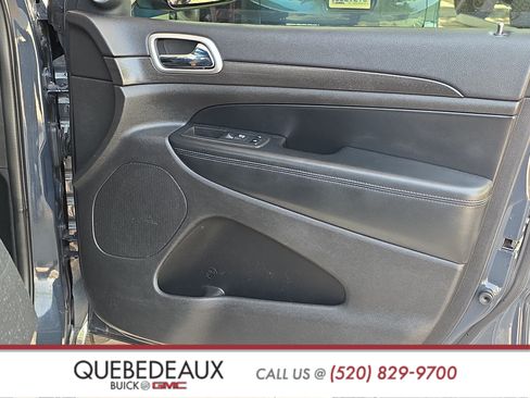 Used 2018 Jeep Grand Cherokee Altitude RWD image 24