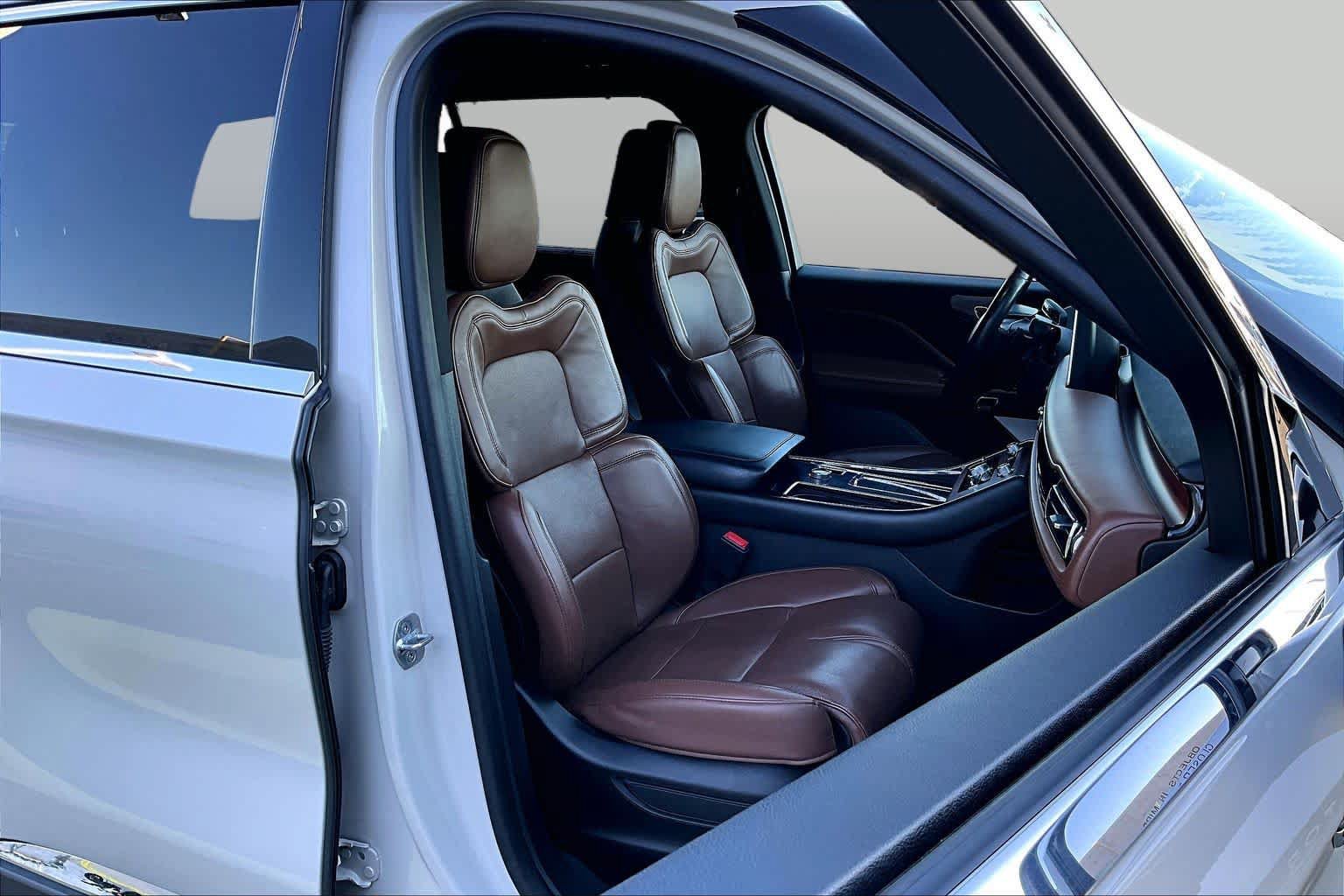 Used 2022 Lincoln Aviator Reserve w/ Equipment Group 201A RWD image 9