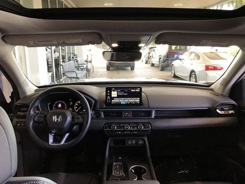 Used 2023 Honda Pilot Touring image 18