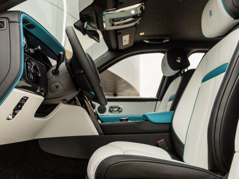 New 2026 Rolls-Royce Cullinan Black Badge image 23