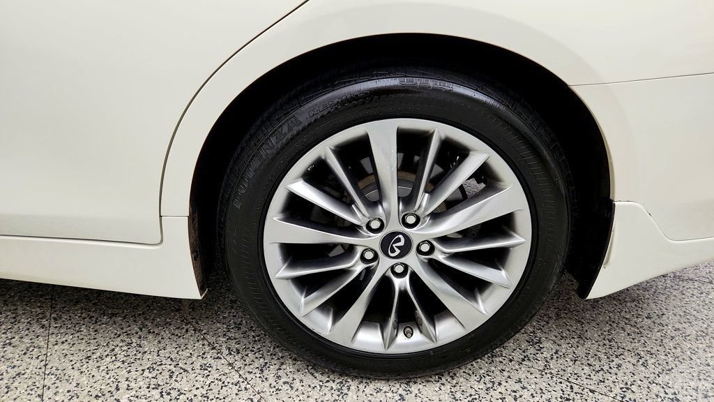 Used 2019 INFINITI Q50 Luxe w/ Essential Package (3.0T Luxe) AWD/4WD image 9