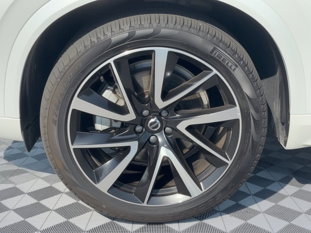 Certified 2025 Volvo XC90 B5 Plus w/ Protection Package Premier AWD/4WD image 13