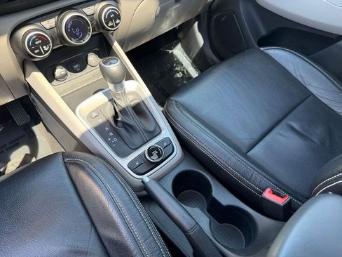 Used 2021 Hyundai Venue SEL w/ Premium Package FWD image 18