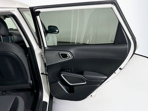 Used 2025 Kia Soul LX w/ LX Technology Package image 28