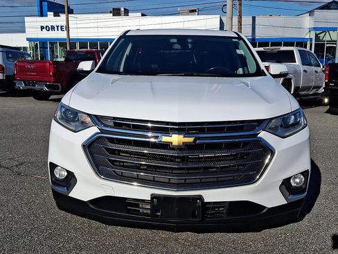 Used 2021 Chevrolet Traverse LT image 2