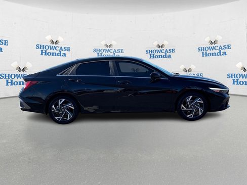 Used 2025 Hyundai Elantra SEL image 9