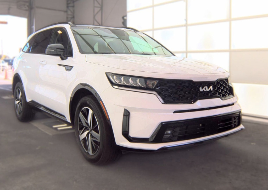 Used 2023 Kia Sorento EX w/ Panoramic Sunroof Package FWD image 3