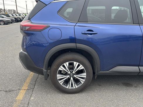Used 2023 Nissan Rogue SV image 9