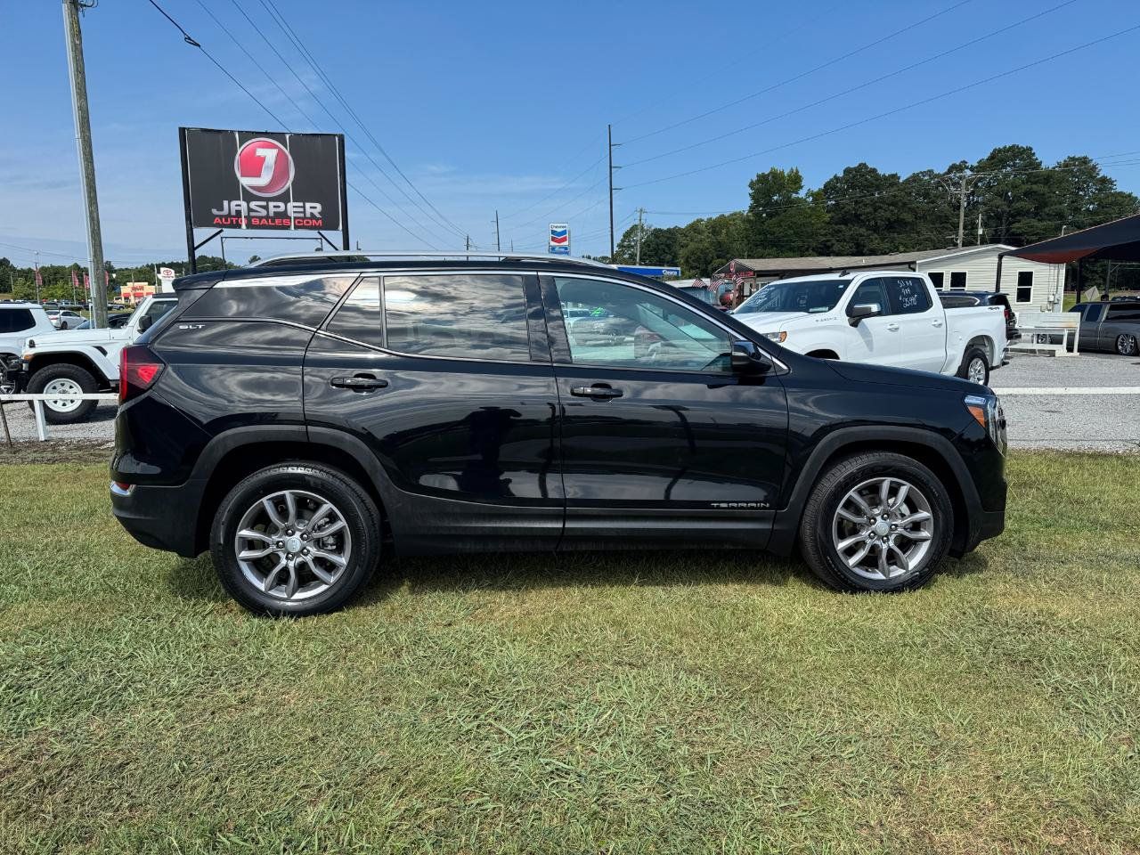 Used 2024 GMC Terrain SLT FWD image 2
