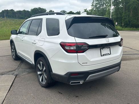 Used 2025 Honda Pilot Elite image 3