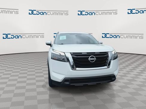 Used 2025 Nissan Pathfinder SV AWD/4WD image 3