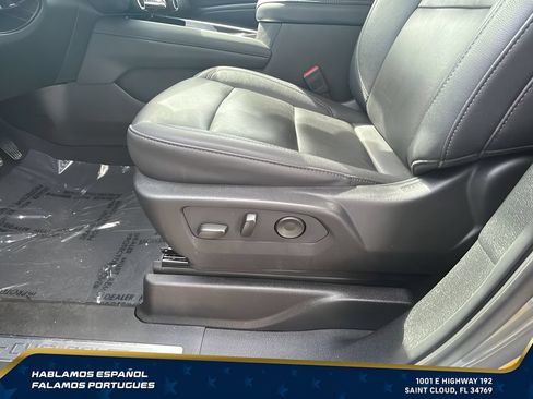 Certified 2025 Chevrolet Suburban Z71 AWD/4WD image 13