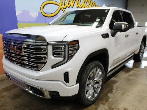 Used 2025 GMC Sierra 1500 Denali w/ Denali Reserve Package AWD/4WD image 9