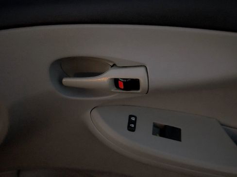 Used 2012 Toyota Corolla L image 23