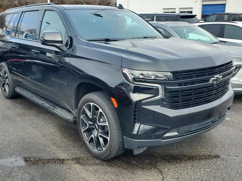Used 2024 Chevrolet Suburban RST w/ Luxury Package image 2