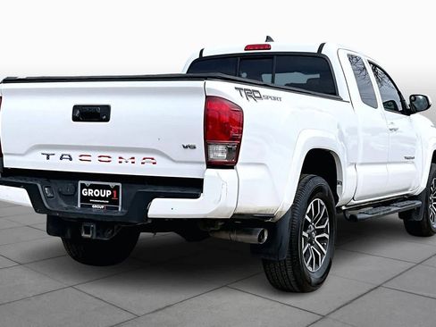 Used 2016 Toyota Tacoma TRD Sport image 13