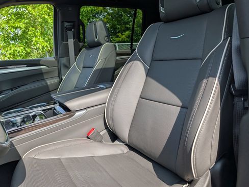 New 2026 Cadillac Escalade ESV Luxury w/ Touring Package AWD/4WD image 27