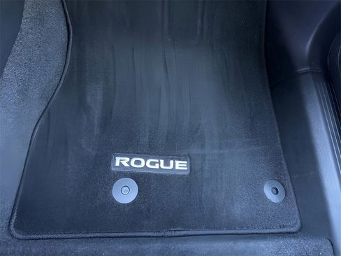 Used 2023 Nissan Rogue S image 29